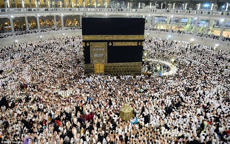  Pilgrimage to Mecca: A Journey Through Faith and Doubt!